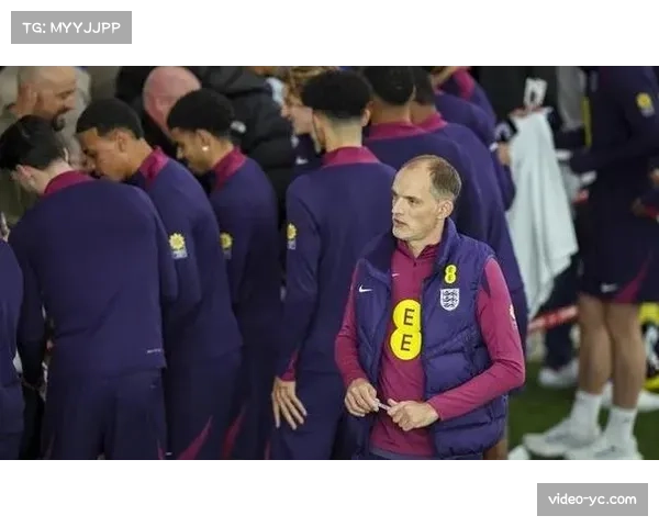 特写：终场哨响，图赫尔与阿尔特塔握手后长时间凝视赛场